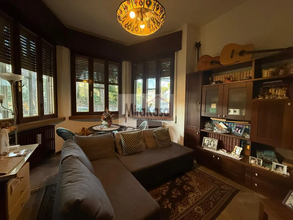 Elutuba - Modernist Villa with Curved Design in Cervia