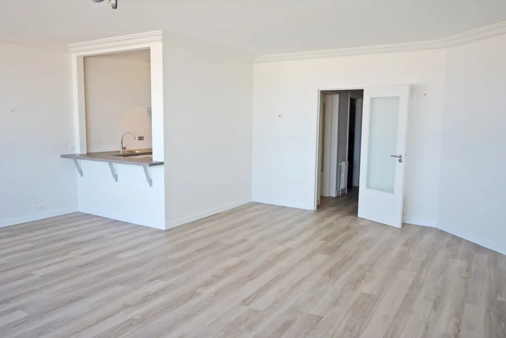 Séjour - Appartement Rénové avec Terrasse à Zeedijk Albertstrand