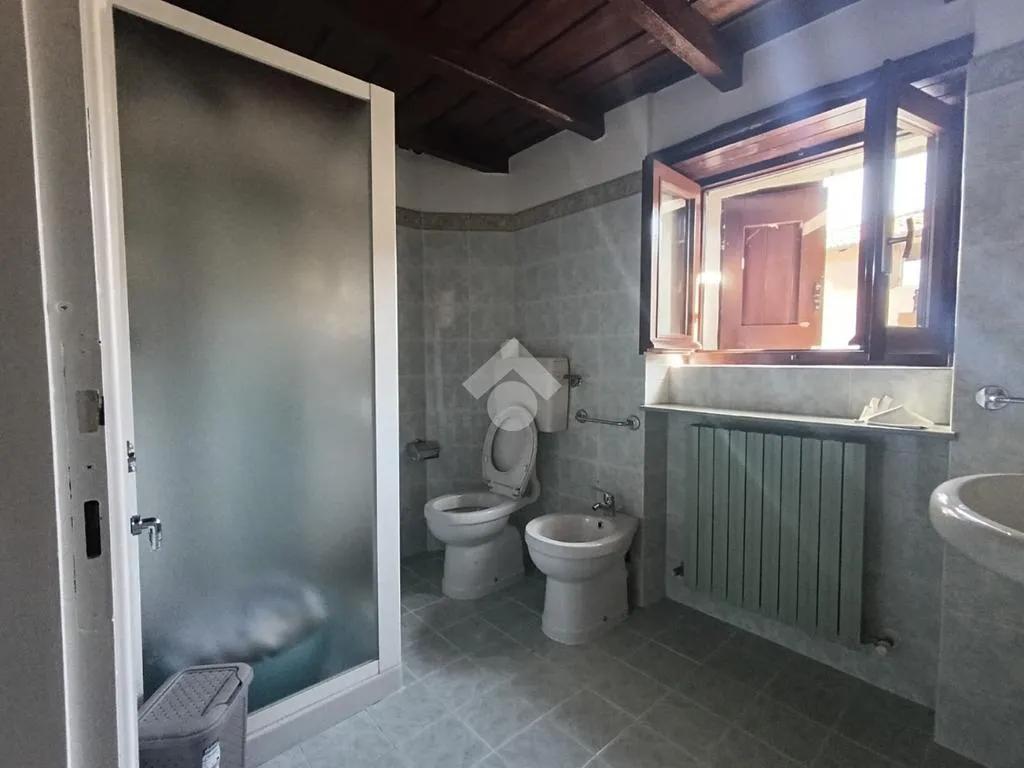 Salles de bain - 3-Room Apartment with Balconies in Stezzano