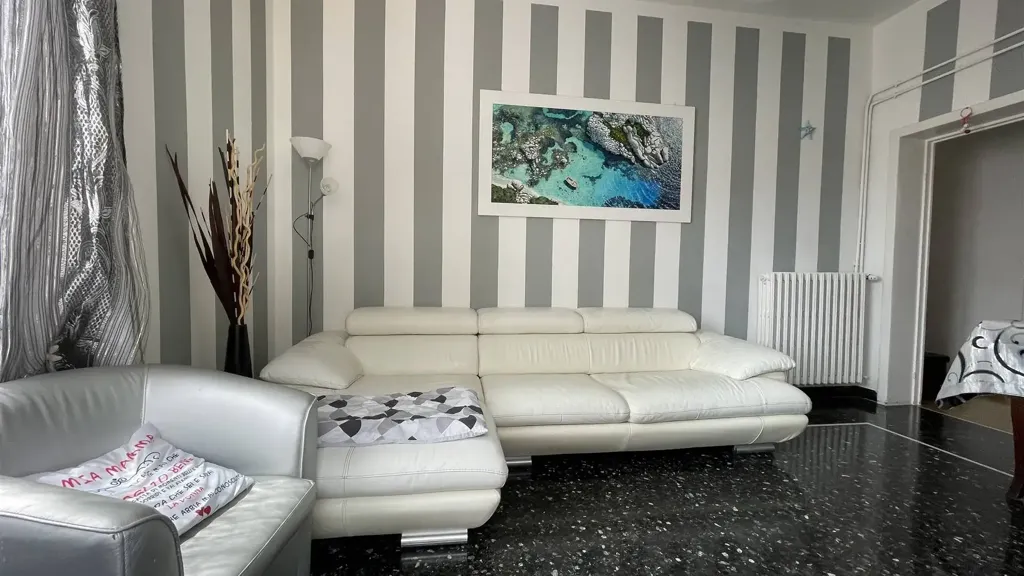 Séjour - Apartment with Terraced View in Noli, Savona