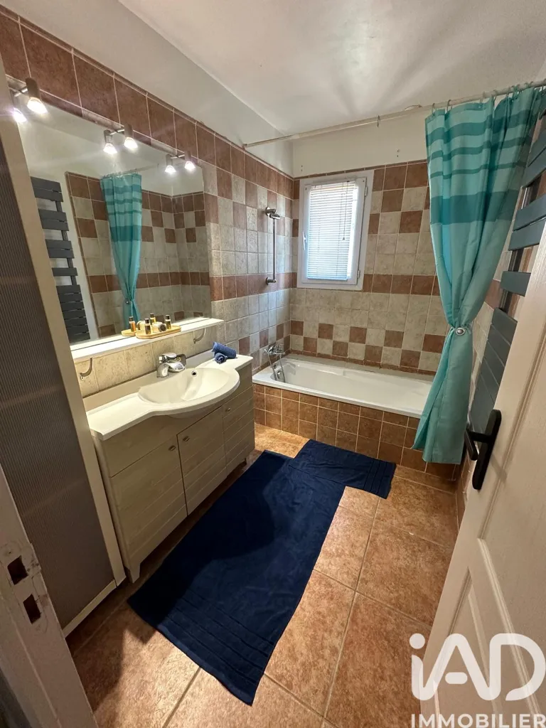 Bathrooms - Traditional House with Pool in Pégomas