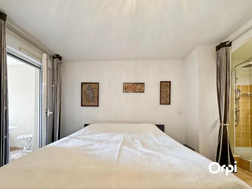 Chambres - Appartement avec Terrasse en Centre-Ville à Cavalaire-sur-Mer
