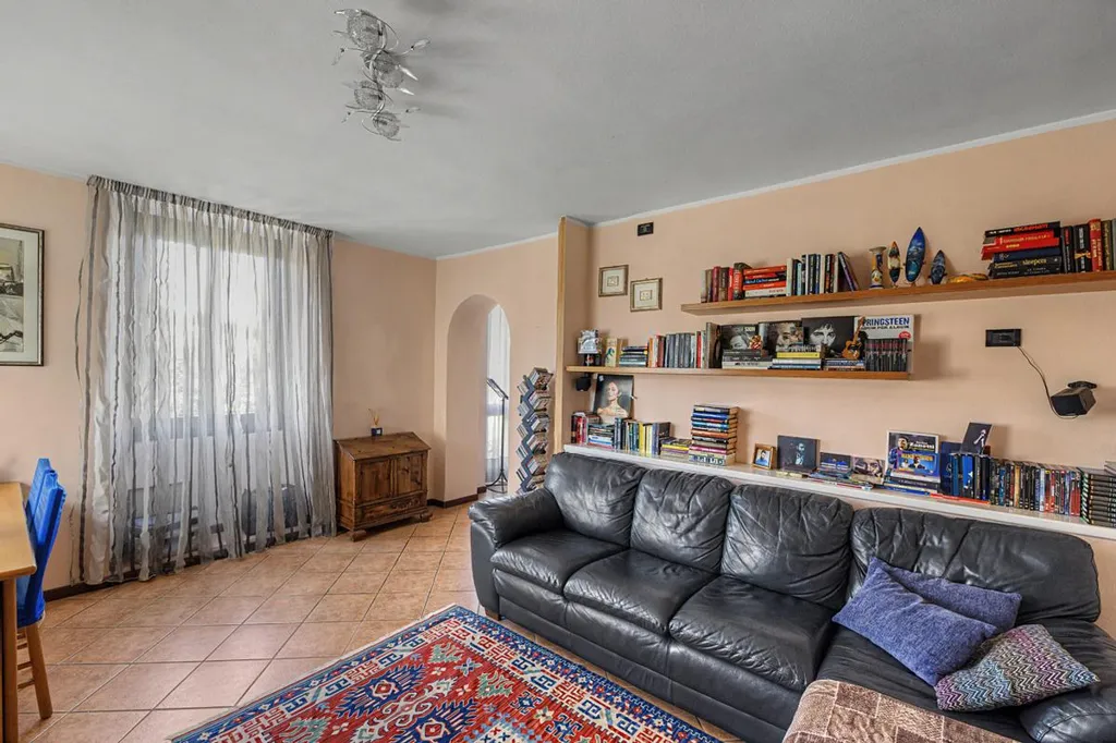 Elutuba - Multi-Level Apartment with Mansard in Luino
