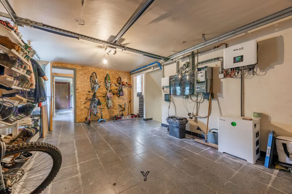Garage - Maison Énergétique avec Pergola à Zwevegem