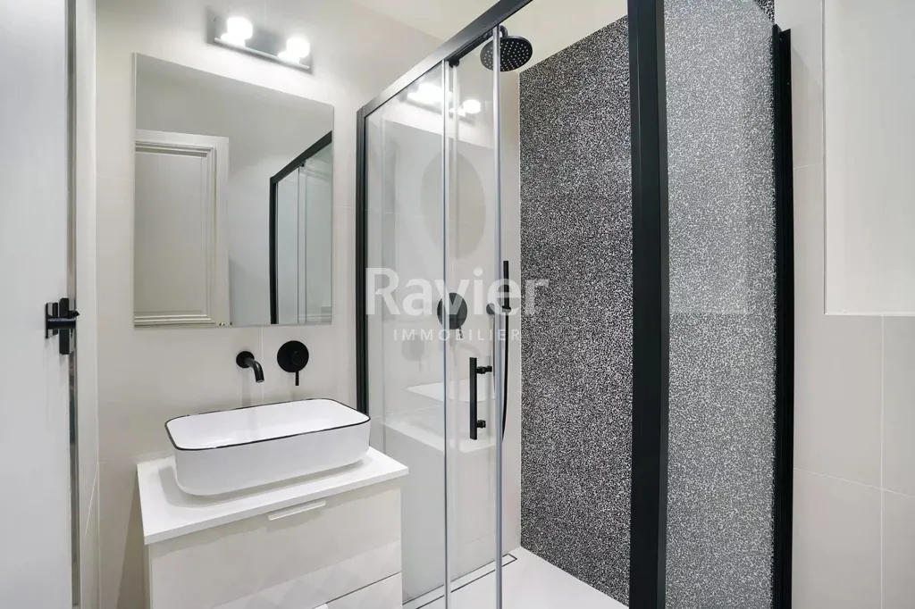 Salles de bain - Appartement 6 Pièces avec Ascenseur à Paris 17ème