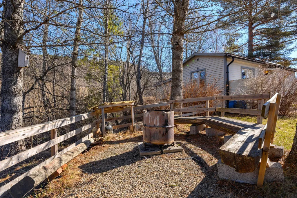 Aed - Charming Villa by the Stream in Björkom