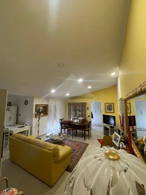 Elutuba - Modernised Apartment with Balconies in Acri