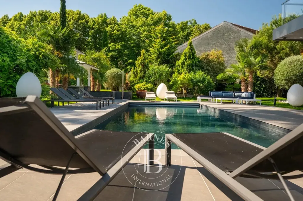 Bassein - Contemporary Villa with Pool in Rueil Malmaison