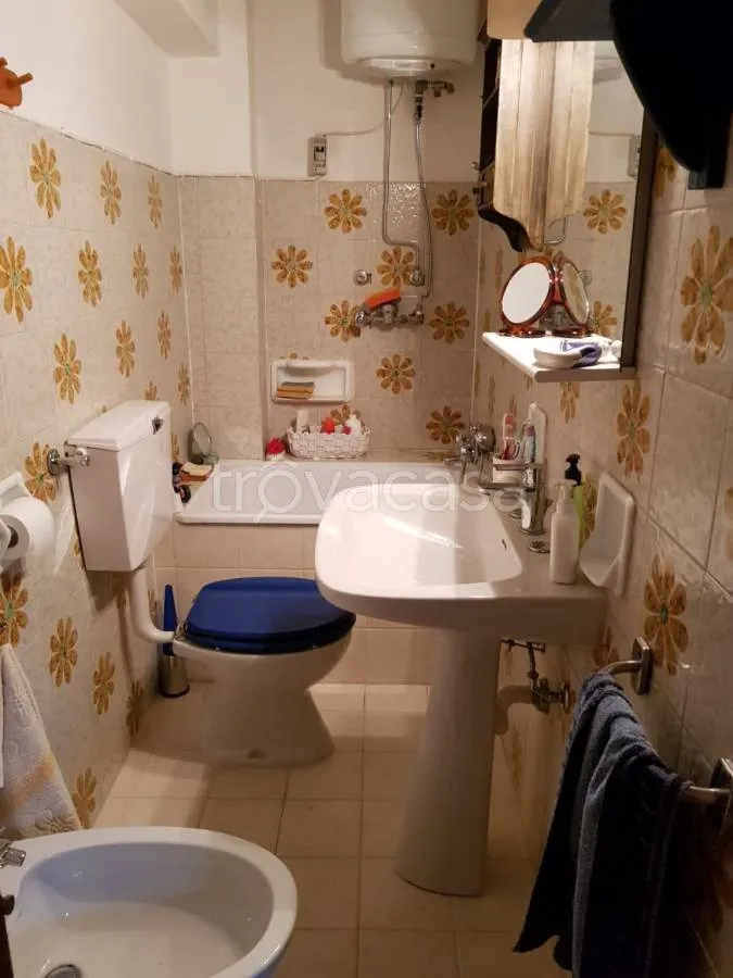 Salles de bain - Furnished Apartment with Mountain View in Roburent