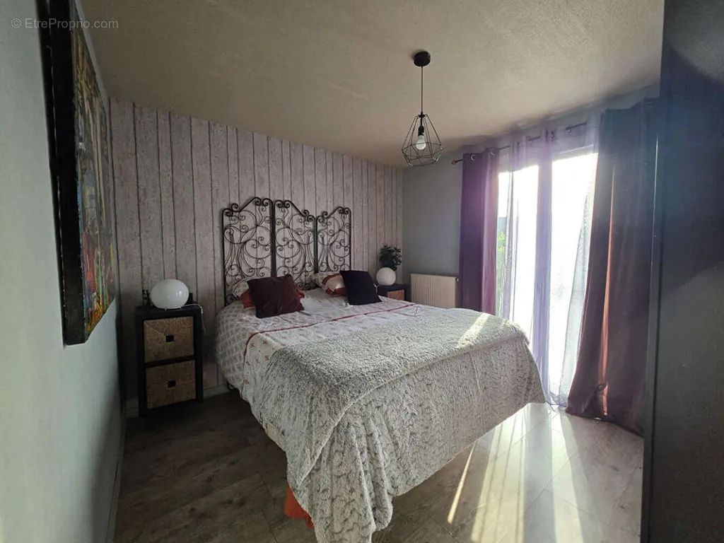 Chambres - Maison avec Sous-sol et Garage à 15 km de Beauvais