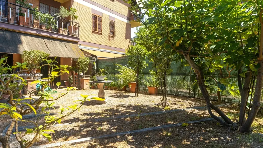 Aed - Three-Bedroom Apartment with Garden in Garbatella, Rome