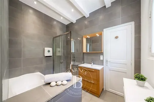 Salles de bain - Villa Contemporaine avec Vue Mer à Saint-Raphaël