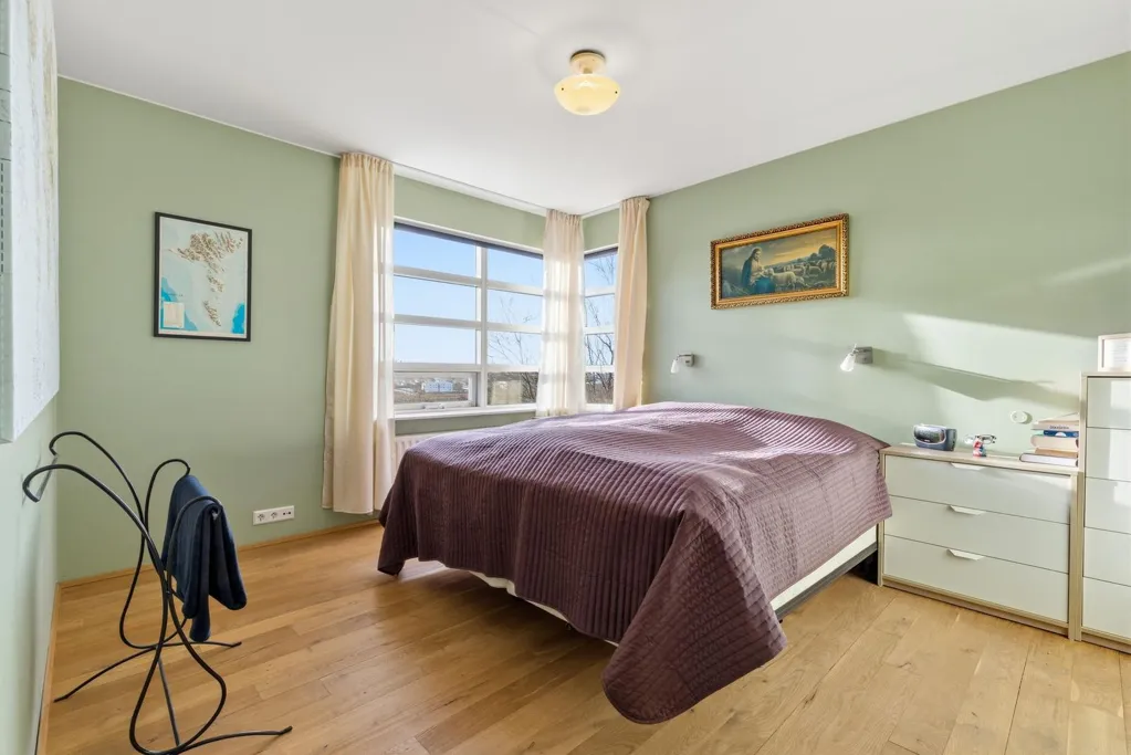 Magamistoad - Three-Storey Apartment with Sea View in Hafnarfjörður