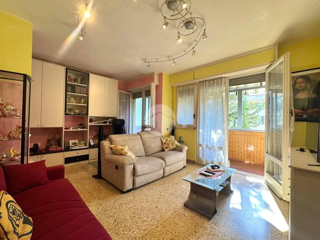 Séjour - Four-Bedroom Apartment with Balcony in Florence