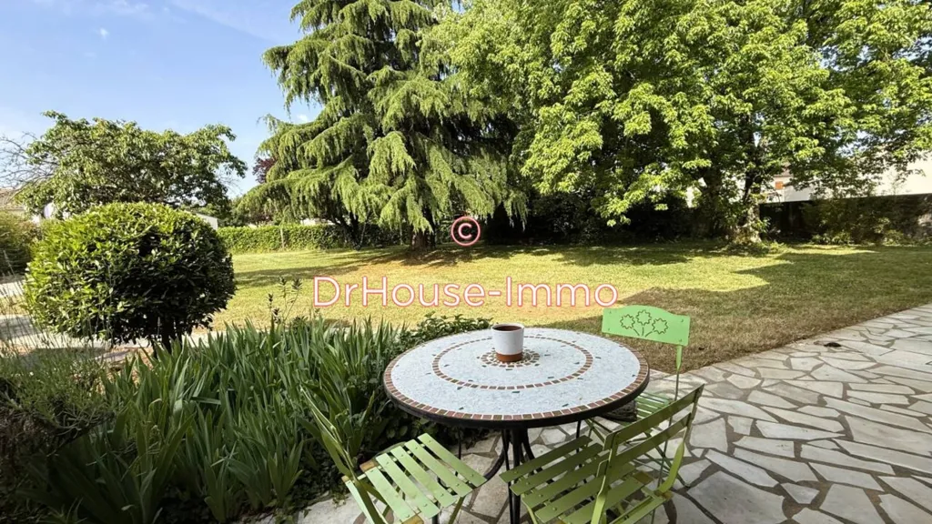 Aed - 8-Piece House with Pool in Chauray