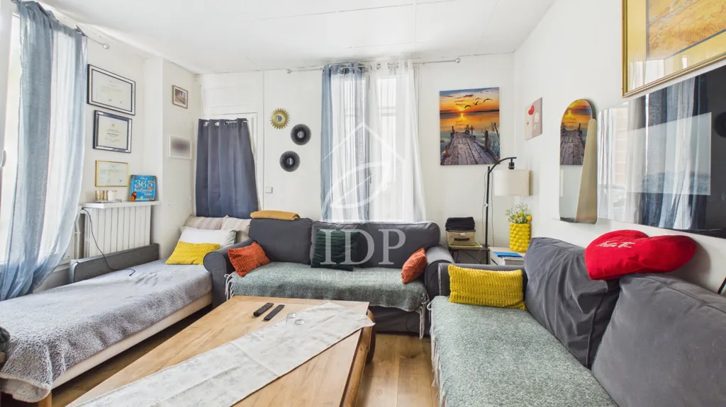 Elutuba - House with Garden and Outbuilding in Drancy Centre