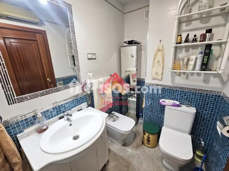 Bathrooms - Spacious Apartment with Terrace on Avenida Málaga
