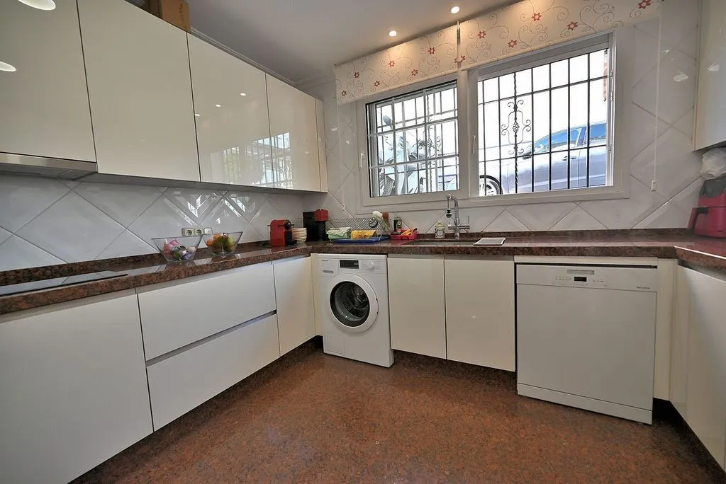 Köök - Corner Townhouse with Private Terrace in Fuengirola