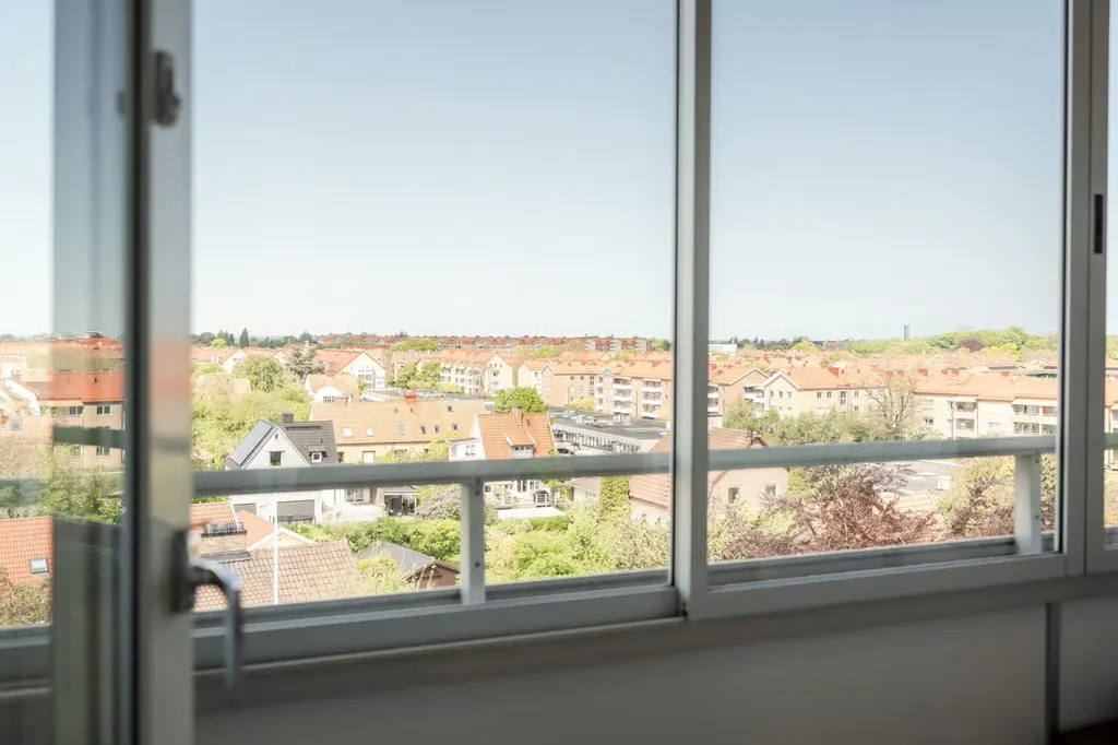 Stanze - Three-Room Apartment with Glass Balcony in Malmö
