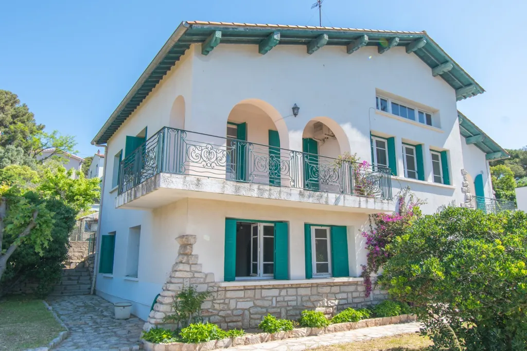 Charming Villa with Sea View in Sète