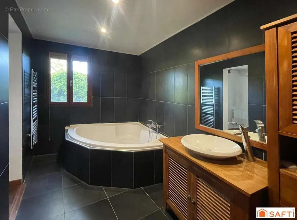Bagni - Duplex with Terrace and Pool in Tourrette-Levens