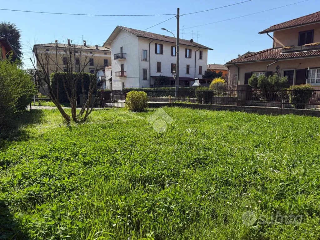 Jardin - Spacious Apartment with Garage in Terno d’Isola