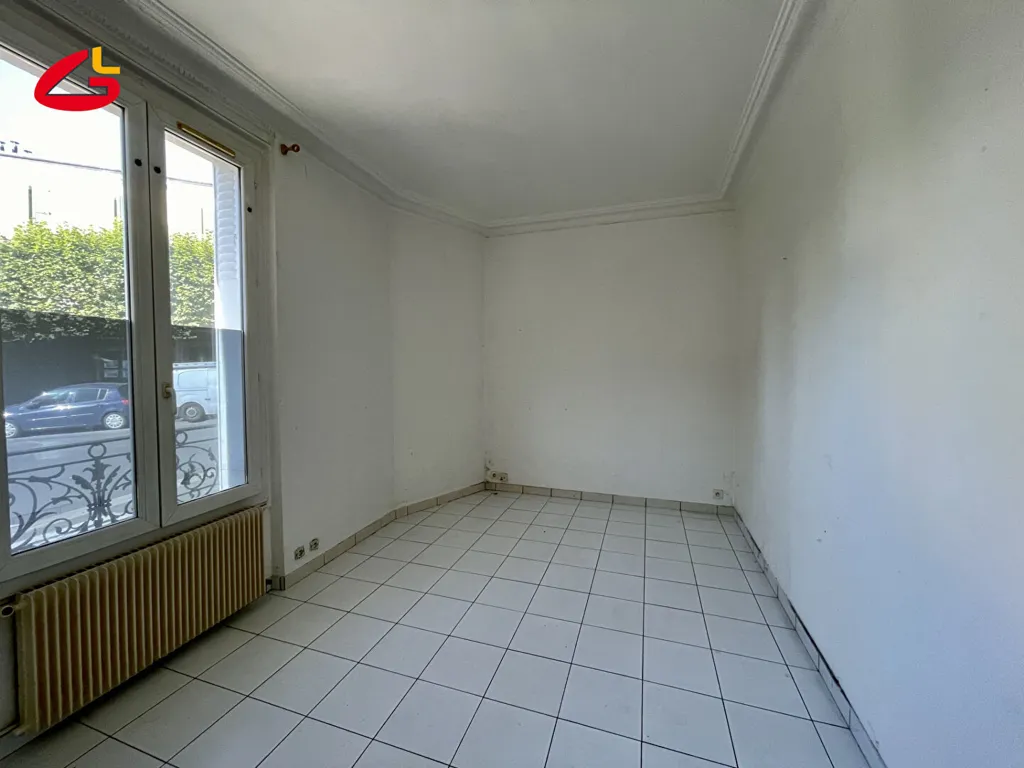 Stanze - Three-Piece Flat with Double Exposure in Le Perreux
