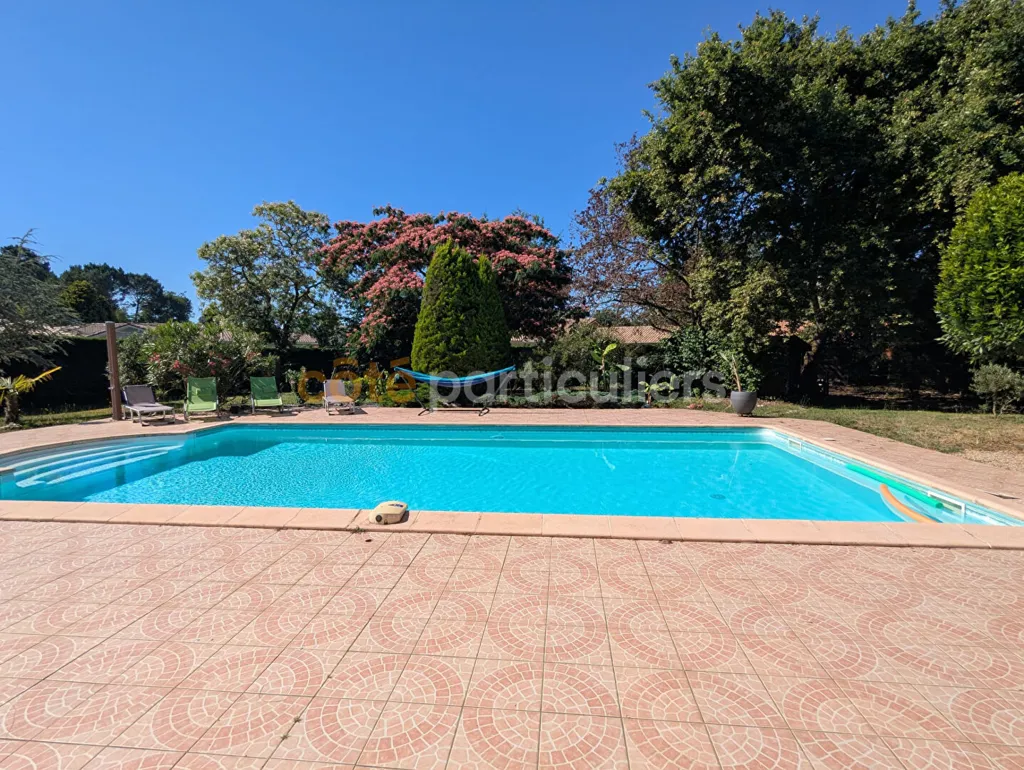 Piscine - Deux Maisons avec Piscine dans un Quartier Calme