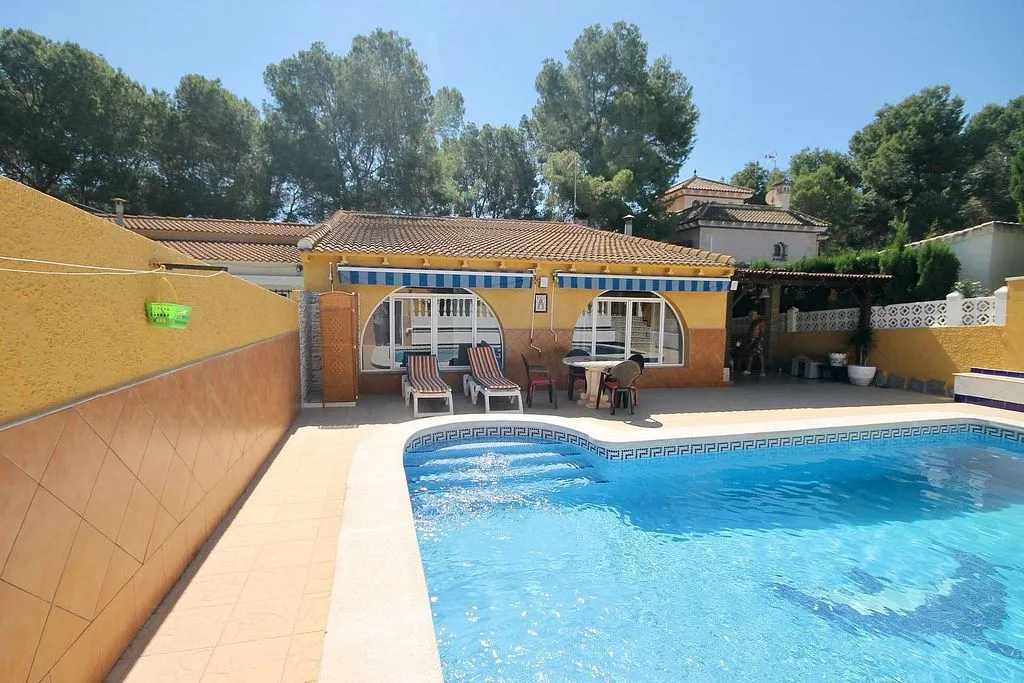 Piscine - Chalet with Pool in Los Balcones, Torrevieja