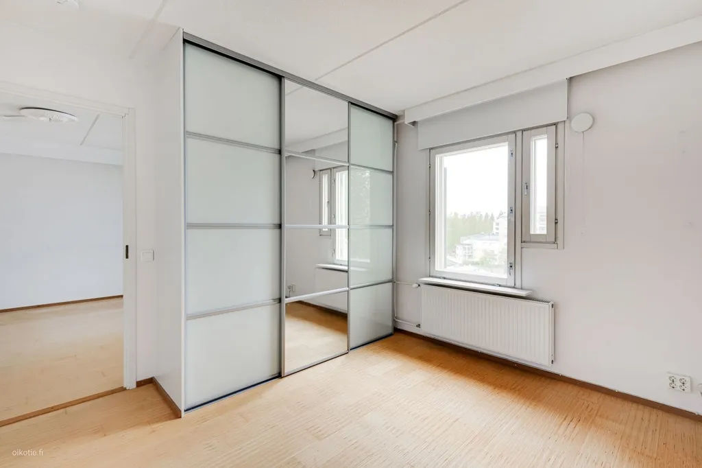 Toad - Apartment with Enclosed Balcony in Myyrmäki