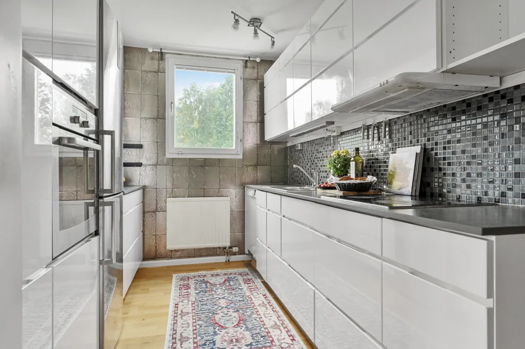 Köök - Apartment with West-Facing Balcony in Central Location