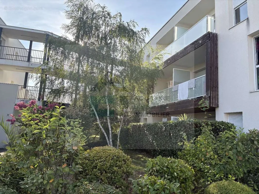 Garden - T2 Apartment with South Balcony in Bègles