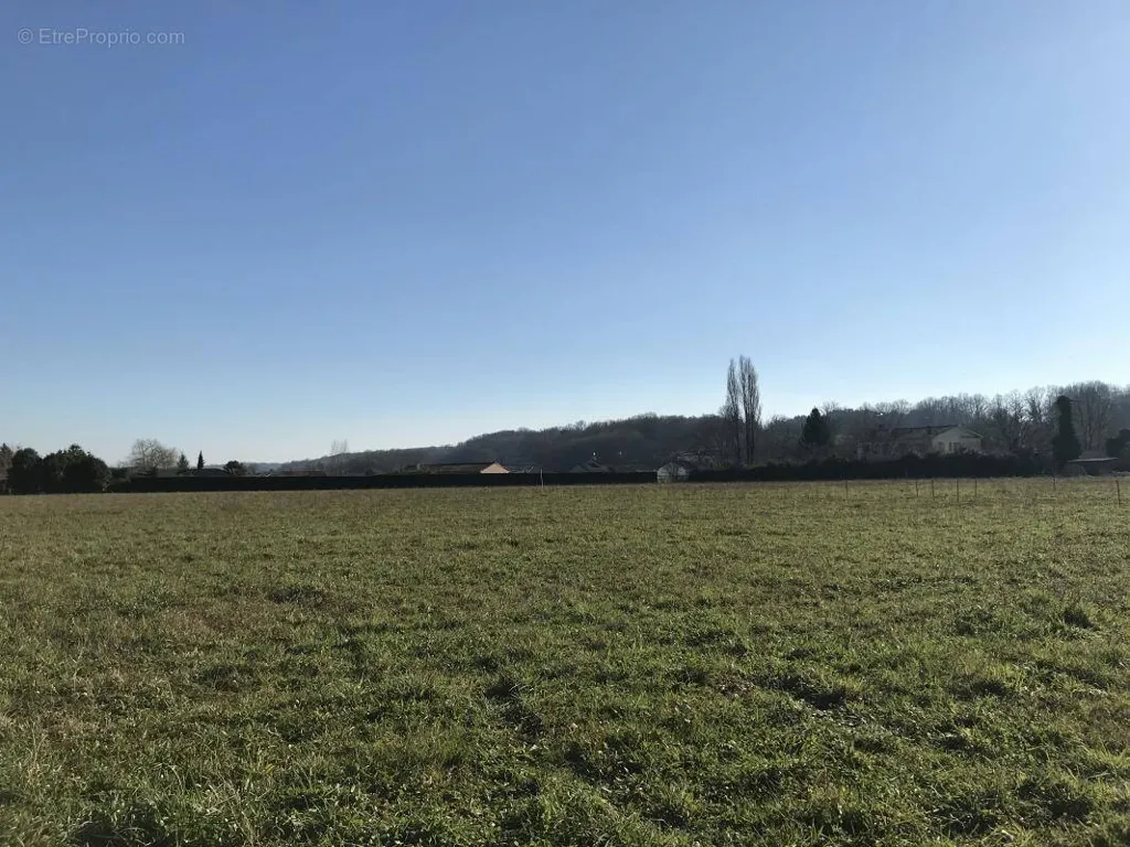 Giardino - Buildable Land with Green Setting in Mouleydier