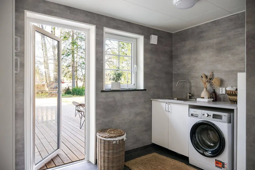 Pesuköök - New Bungalow with Forest View in Hörby