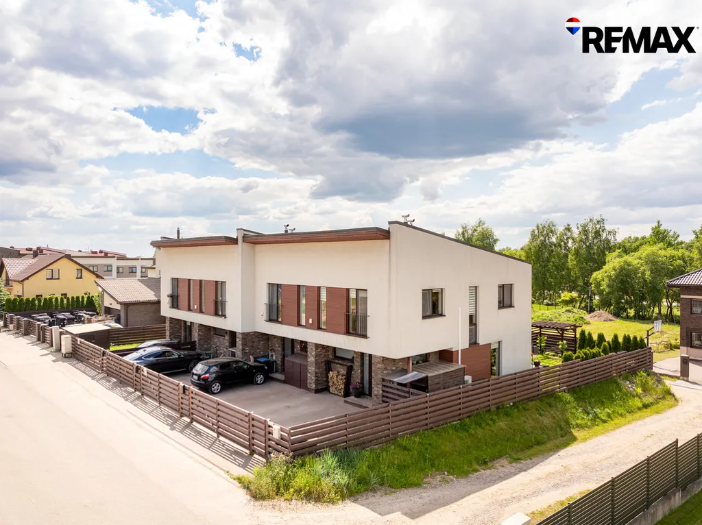 Õhuvaade - Spacious 3-Bedroom Cottage with Terrace in Tarandė