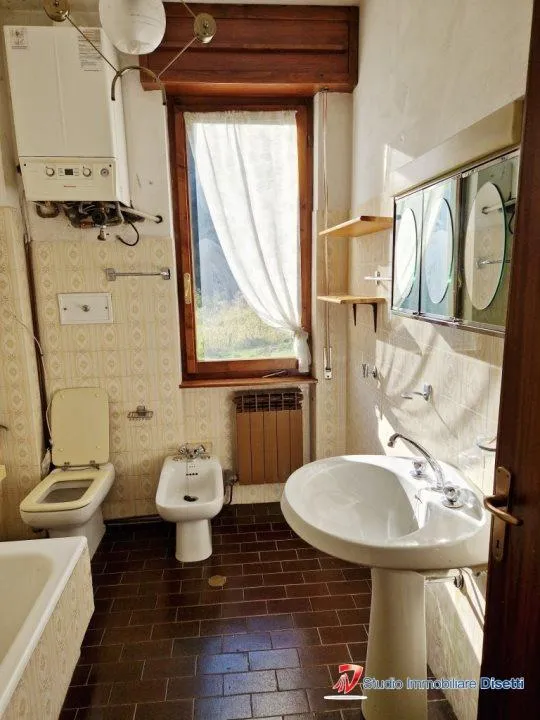 Bathrooms - Villa with Panoramic Views in Capo Di Ponte