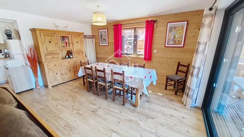 Salle à manger - Appartement Neuf avec Balcon et Vue Montagne à Châtel