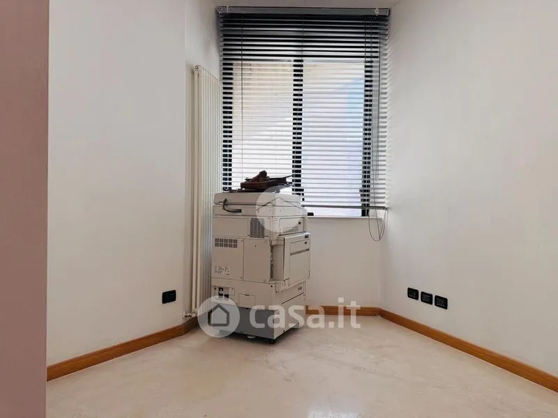 Bureau - Functional Office Space with Lift in L'Aquila