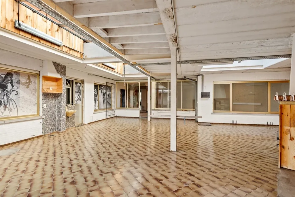 Toad - Commercial Space with Residential Option in Duffel