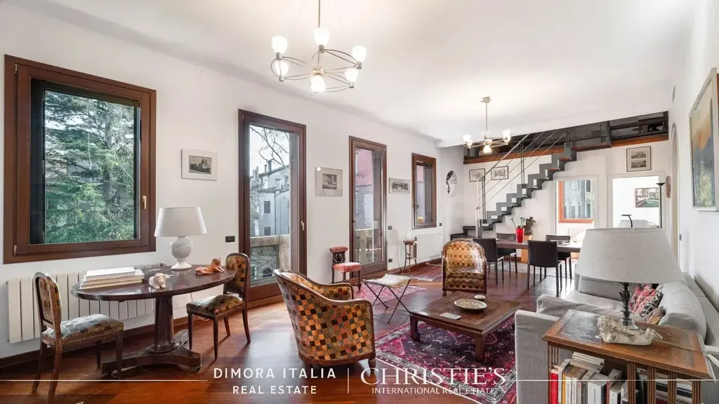 9-room apartment in IT