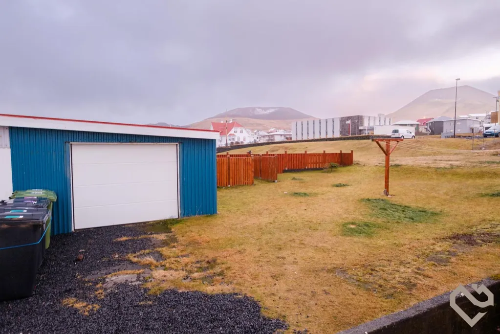Välivaade - Stein House with Sea View in Vestmannaeyjar