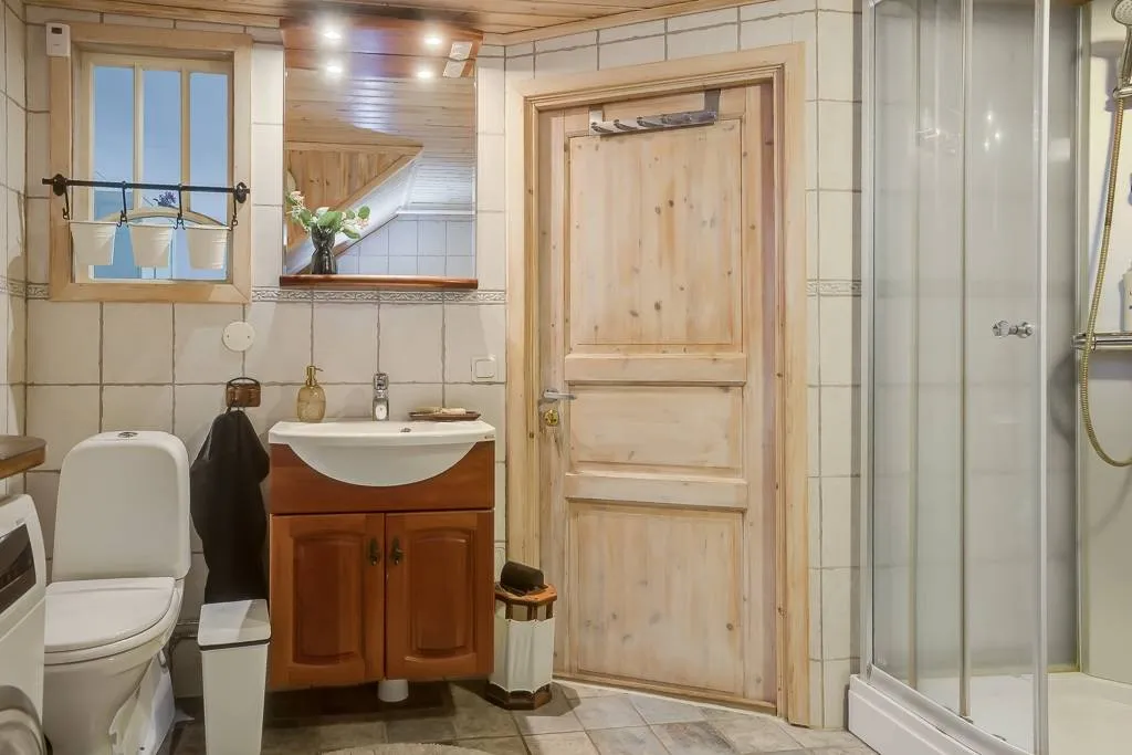 7-toaline maja asukohas Norrtälje kommun