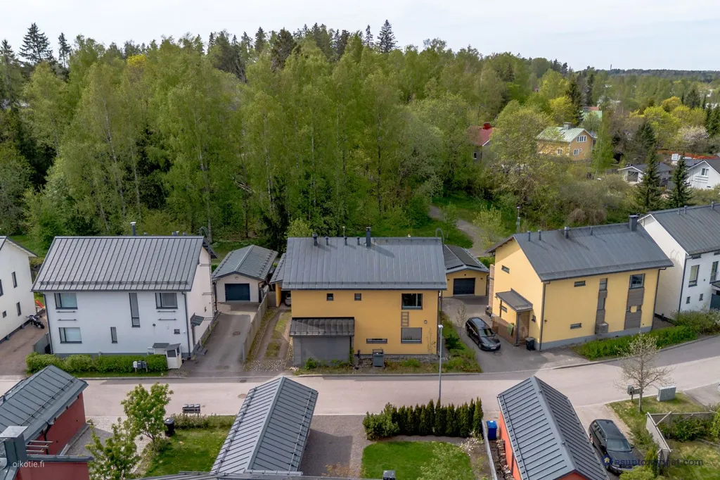 Õhuvaade - Stone House with Garden in Torpparinmäki, Helsinki