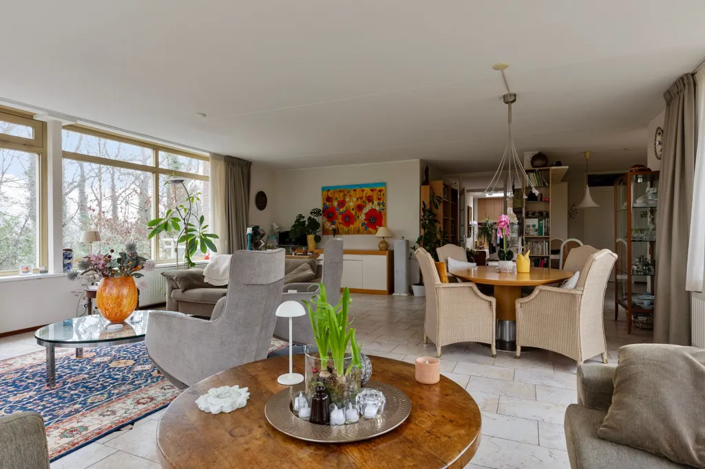 Elutuba - Penthouse with Three Balconies in Rolde Centre