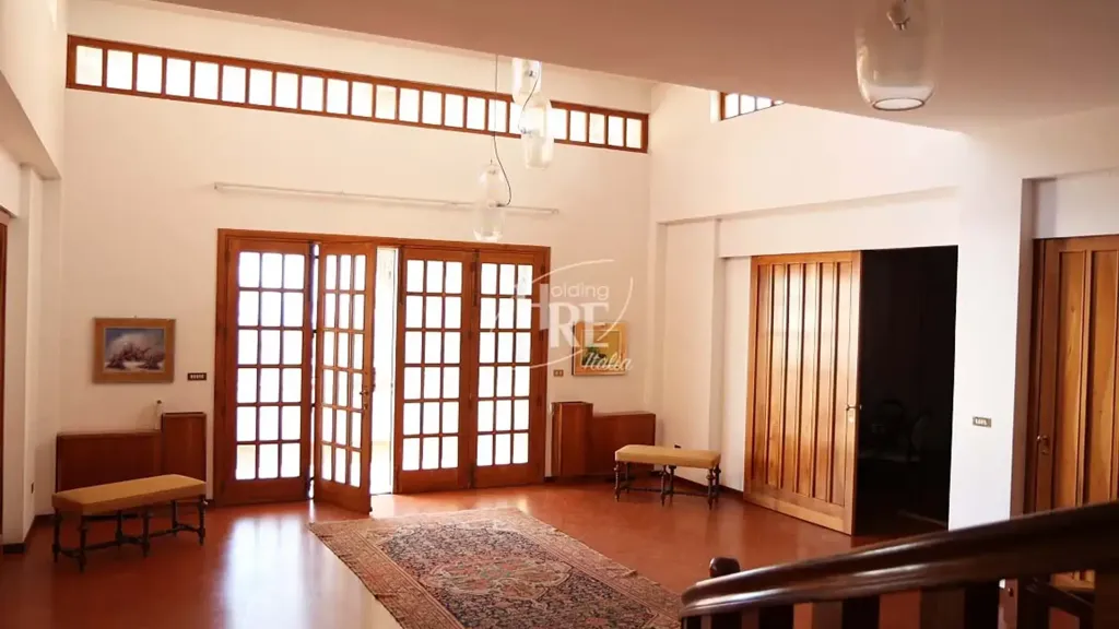 Entrée - Architectural Villa with Central Staircase in Amantea