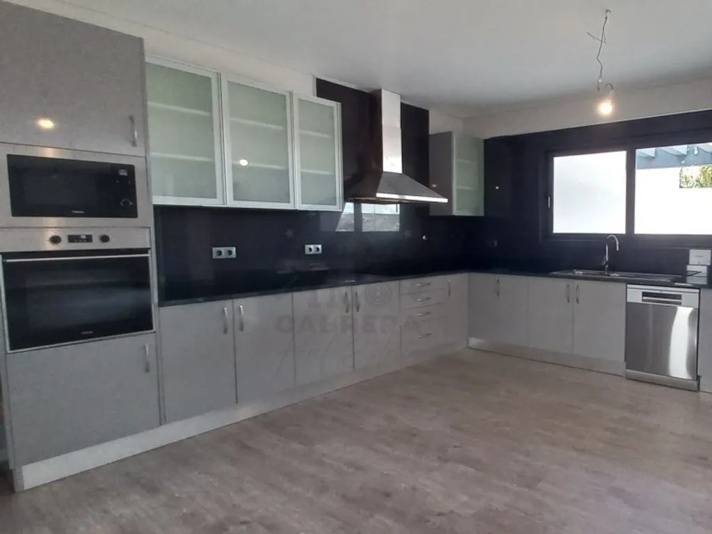 Cuisine - Modern Semidetached House with Garden in Sao Roque