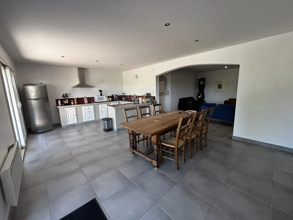 Salle à manger - Villa Luxueuse avec Piscine à Malaucène