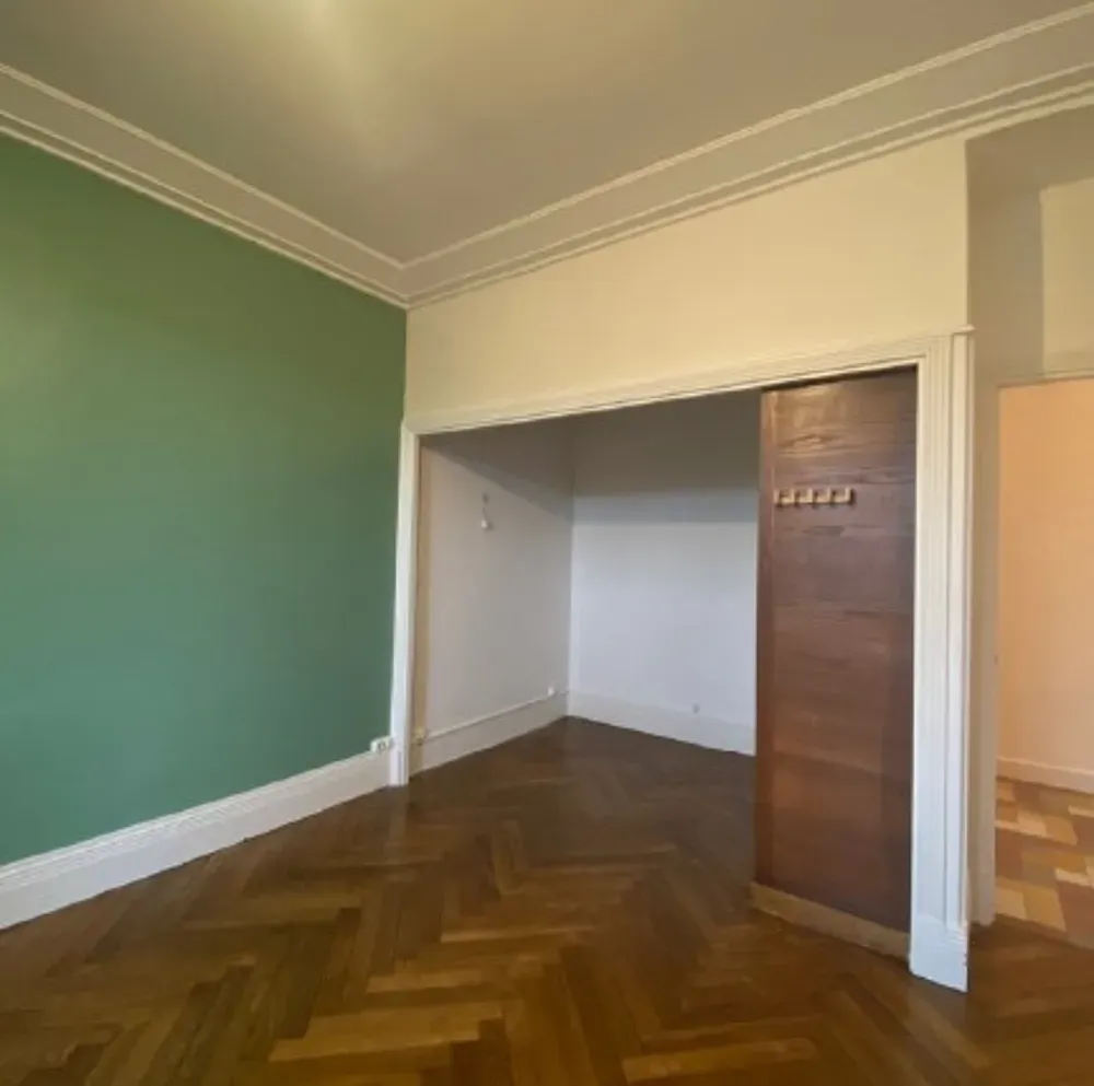 Rooms - 2-Bedroom Apartment with Balcony in Lyon