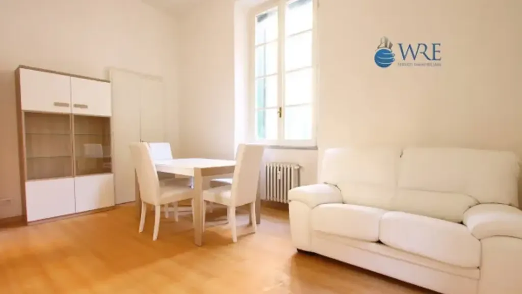 Elutuba - Bilocale with Triple Aspect in Testaccio, Rome