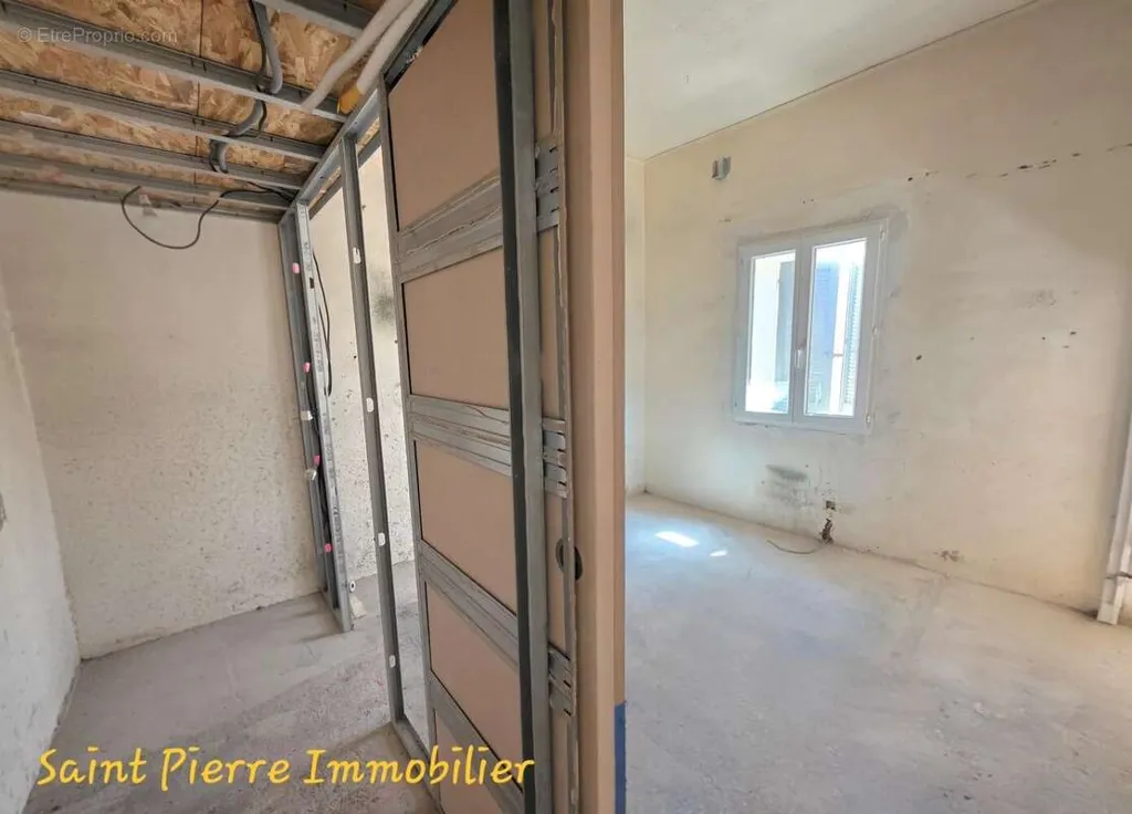 Pièces - Complexe d'Appartements de Luxe avec Piscine à Martigues